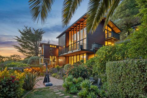 Photo of 312 Fairhills Drive, San Rafael, CA 94901 (MLS # 326034989)