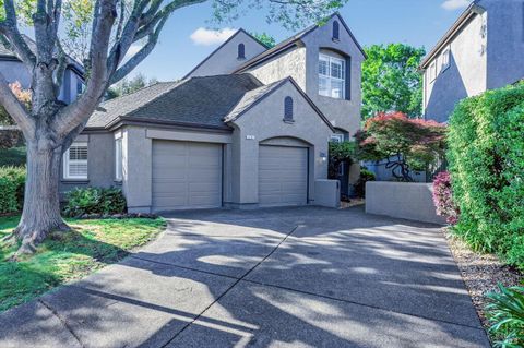 Photo of 10 Makena Court, Petaluma, CA 94954 (MLS # 326026920)