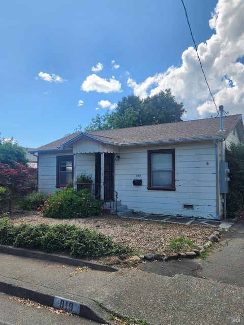 Photo of 819 Center Street, Healdsburg, CA 95448 (MLS # 326028182)