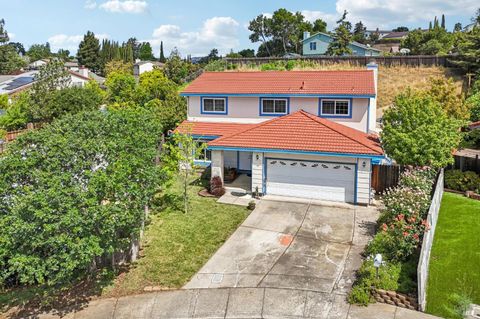 Photo of 172 Easson Court, Vallejo, CA 94591 (MLS # 326031599)