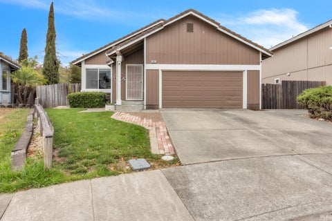 Photo of 2637 Valley Oak Way, Fairfield, CA 94533 (MLS # 326075795)