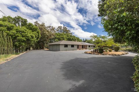 Photo of 520 Fair Avenue, Petaluma, CA 94952 (MLS # 326030590)