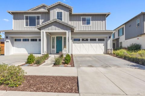 Photo of 2292 Solace Vista Vis, Fairfield, CA 94533 (MLS # 326032315)