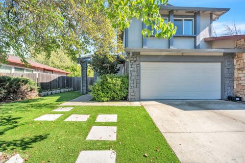 Photo of 4820 Greenridge Court, Fairfield, CA 94534 (MLS # 326022952)