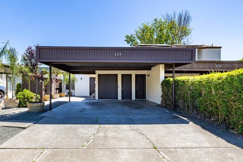 Photo of 624 Simpson Street, Santa Rosa, CA 95401 (MLS # 326043324)