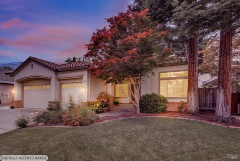 Photo of 621 Renaissance Avenue, Fairfield, CA 94534 (MLS # 326027540)