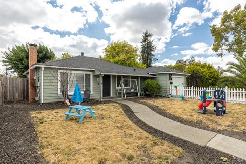 Photo of 308 S Mcdowell Boulevard, Petaluma, CA 94954 (MLS # 326074712)