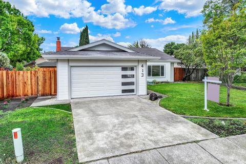 Photo of 413 Violet Court, Fairfield, CA 94533 (MLS # 326027929)