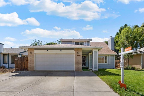 Photo of 571 Gregory Drive, Vacaville, CA 95687 (MLS # 326074254)