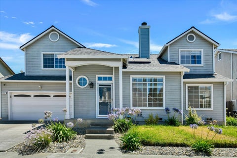 Photo of 905 Limewood Street, Suisun City, CA 94585 (MLS # 326082678)