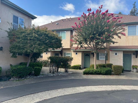 Photo of 20 Bridgegate Way, Napa, CA 94559 (MLS # 326079180)