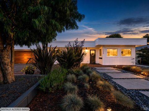 Photo of 1340 Parsons Drive, Santa Rosa, CA 95404 (MLS # 326045512)