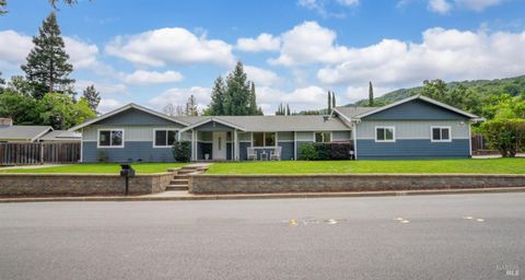 Photo of 2 Montego Place, Danville, CA 94526 (MLS # 326026434)