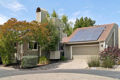 Photo of 1455 Capri Avenue, Petaluma, CA 94954 (MLS # 326060619)