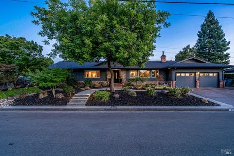 Photo of 419 Mayfield Drive, Santa Rosa, CA 95403 (MLS # 326058083)