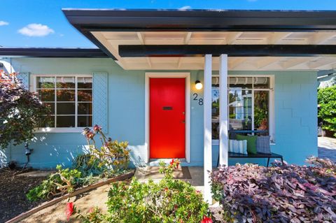 Photo of 28 Glenwood Drive, Napa, CA 94559 (MLS # 326031693)