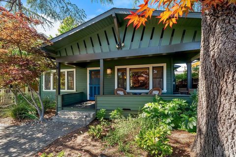 Photo of 437 North Street, Healdsburg, CA 95448 (MLS # 326042637)