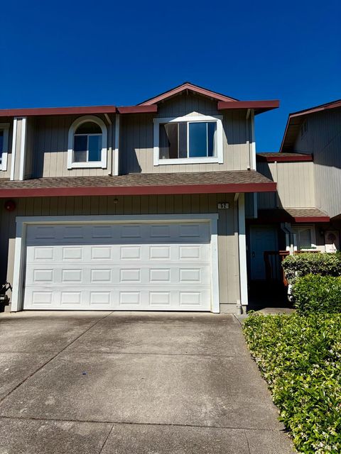 Photo of 52 Regents Circle, Rohnert Park, CA 94928 (MLS # 326047702)