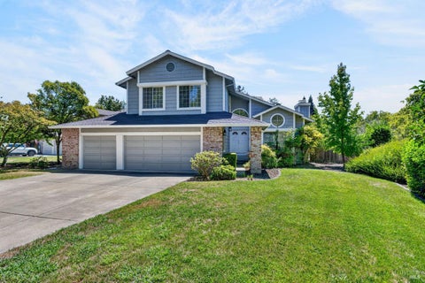Photo of 306 Whitethorn Court, Windsor, CA 95492 (MLS # 326068112)