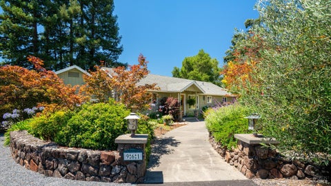 Photo of 961 Chiquita Road, Healdsburg, CA 95448 (MLS # 326060892)