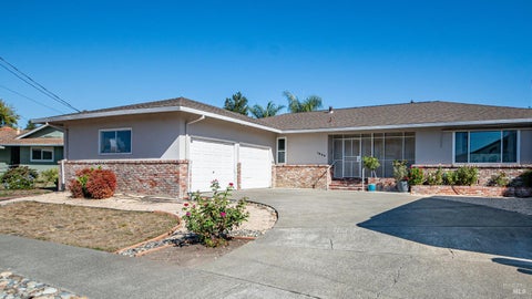 Photo of 1605 Kelly Street, Santa Rosa, CA 95401 (MLS # 326087233)
