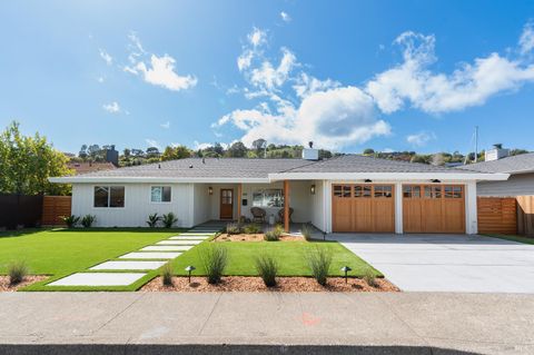 Photo of 209 Jamaica Street, Tiburon, CA 94920 (MLS # 326036467)