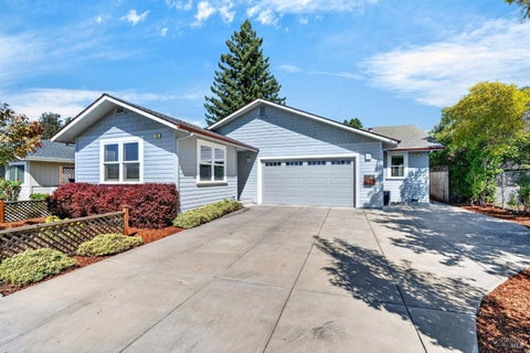 Photo of 445 Monte Vista Avenue, Healdsburg, CA 95448 (MLS # 326074275)