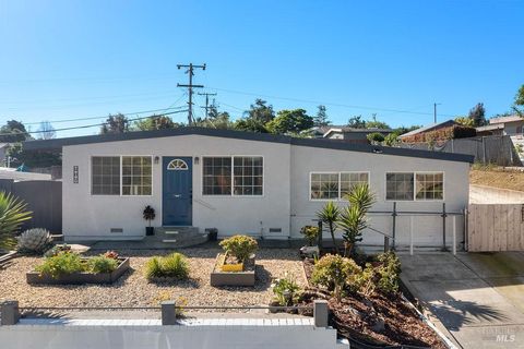 Photo of 207 Wilshire Avenue, Vallejo, CA 94591 (MLS # 326023220)