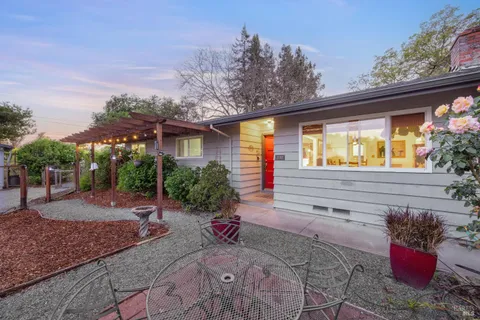 2142 Laguna Road, Santa Rosa, CA 95401 - #: 326029279