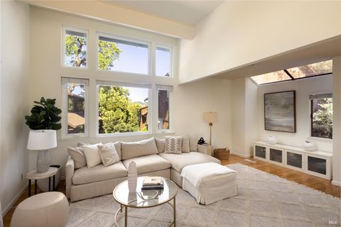 Photo of 883 Magnolia Avenue, Larkspur, CA 94939 (MLS # 326023849)