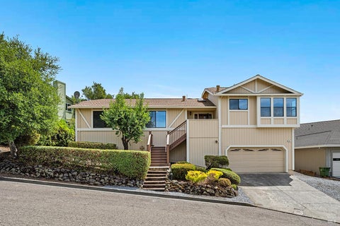 Photo of 620 Alta Vista Drive, Healdsburg, CA 95448 (MLS # 326071481)