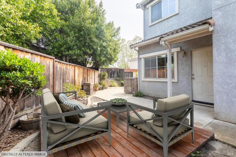 Photo of 33004 Calle La Mirada Common, Union City, CA 94587 (MLS # 326015360)