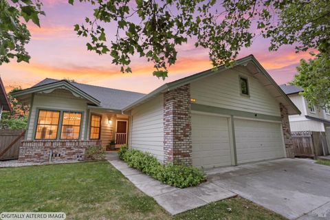 Photo of 8 Starling Drive, Petaluma, CA 94954 (MLS # 326026700)