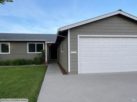 Photo of 2096 Starling Way, Fairfield, CA 94533 (MLS # 326046229)