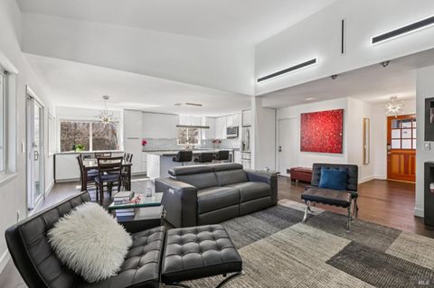 Photo of 212 Eaton Court, Benicia, CA 94510 (MLS # 326019916)