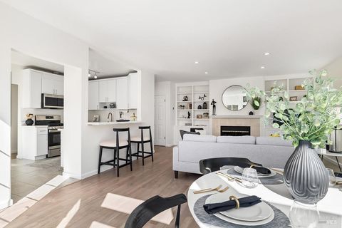 Photo of 37 Creekside Court, Corte Madera, CA 94925 (MLS # 326014608)