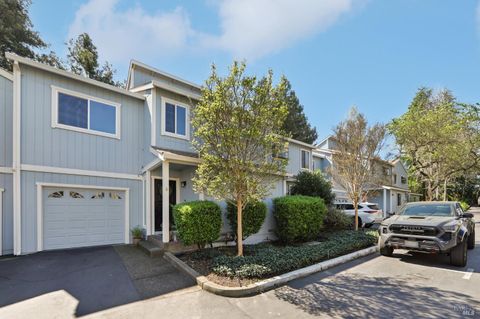 Photo of 6 Acorn Circle, Petaluma, CA 94952 (MLS # 326023431)