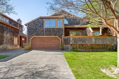 Photo of 9239 Lakewood Drive, Windsor, CA 95492 (MLS # 325102815)