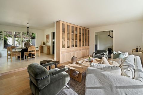 Photo of 21 Hillside Avenue, Kentfield, CA 94904 (MLS # 326026004)