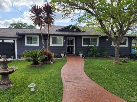 Photo of 2293 W Hearn Avenue, Santa Rosa, CA 95407 (MLS # 326029847)