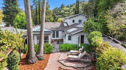 Photo of 1 Hilldale Drive, San Anselmo, CA 94960 (MLS # 326021224)