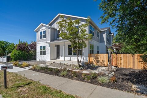 Photo of 109 Paul Wittke Drive, Healdsburg, CA 95448 (MLS # 326022605)