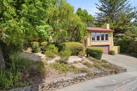 Photo of 10 Viscaino Way, San Rafael, CA 94903 (MLS # 326070231)