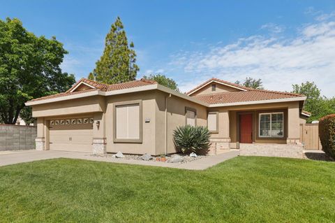 Photo of 1217 Hemingway Drive, Roseville, CA 95747 (MLS # 226047637)
