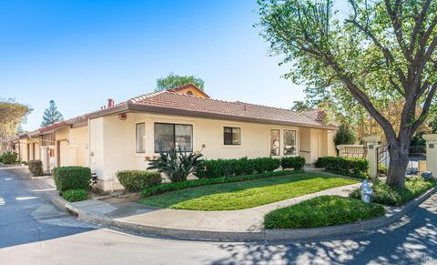 Photo of 80 Fountain Grove Circle, Napa, CA 94558 (MLS # 326023787)
