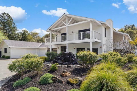 Photo of 1524 Chablis Road, Healdsburg, CA 95448 (MLS # 326067322)