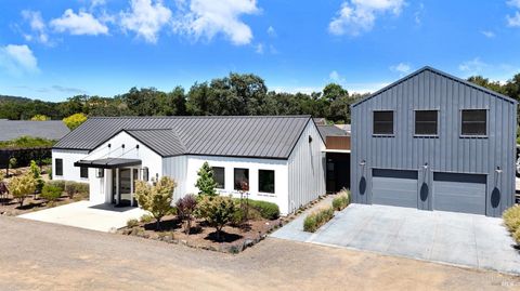 Photo of 85 W Trinity Road, Glen Ellen, CA 95442 (MLS # 326023937)