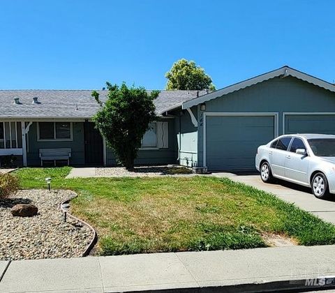 Photo of 144 Monterey Drive, Vacaville, CA 95687 (MLS # 326024261)