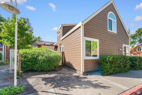 Photo of 2706 Lakeview Drive, Santa Rosa, CA 95405 (MLS # 326045882)