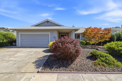 Photo of 8800 Oakmont Drive, Santa Rosa, CA 95409 (MLS # 326084283)
